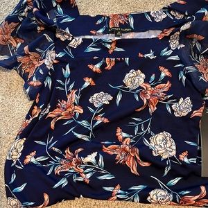 NWT floral puff sleeve blouse